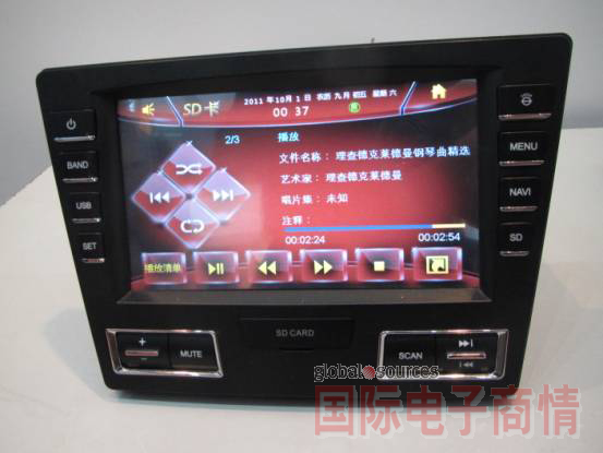 《國際電子商情》艾科創(chuàng  )新展示的前裝車(chē)機采用電阻觸屏。